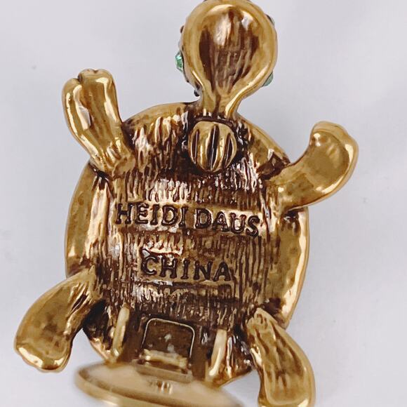 Heidi Daus Simply Irresistible Greem Turtle Clip On Earrings Figural Swarovski - Picture 10 of 11